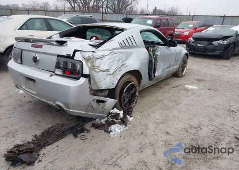 2005 Ford Mustang Gt Deluxe/Gt Premium z USA, uszkodzony, nr VIN 1ZVHT82H755103659